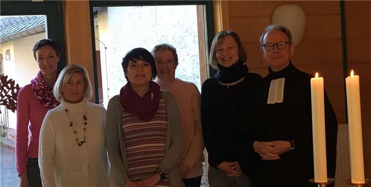 Das Presbyterium der Evangelischen Kirchengemeinde Adenau: Dörte Schmitt, Andrea Thon-Stein, Claudia Pauls, Kirsten Lenz, Ramona Monjour, Pfarrer Holger Banse. Es fehlen Peter Reinhard und Helmut Weissohn (v. l.)..privat