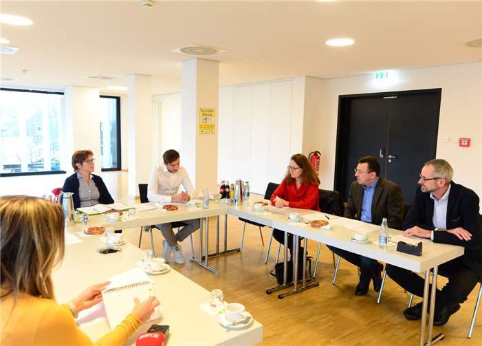 Das Pressegespräch brachte interessanteEinblicke in die Reise- und Freizeitmöglichkeiten ausder Region aber auch aus der Ferne. Fotos: Udo Stanzlawski