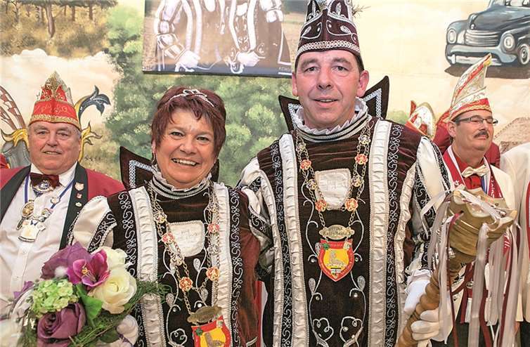 Das Prinzenpaar Karl-Heinz I. und Gaby II. übernahm in einer furiosen Proklamationssitzung die Regentschaft über die Wormersdorfer Jecken.