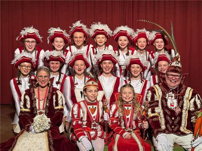 Das Prinzenpaar Sascha I. und Claudia I. und das Kinderprinzenpaar Mia I. und Paul I.