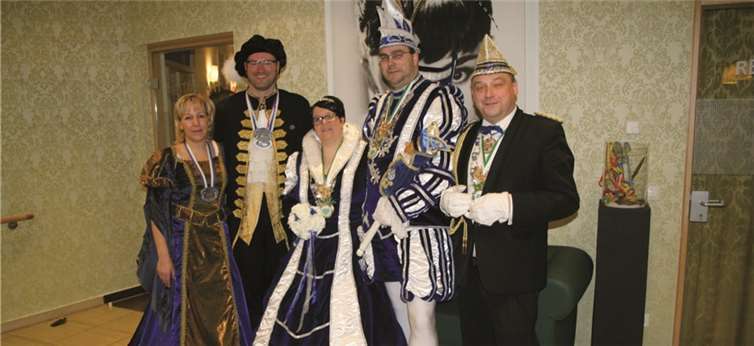 Das Prinzenpaar mitsamt Adjudanten und Direktor. privat