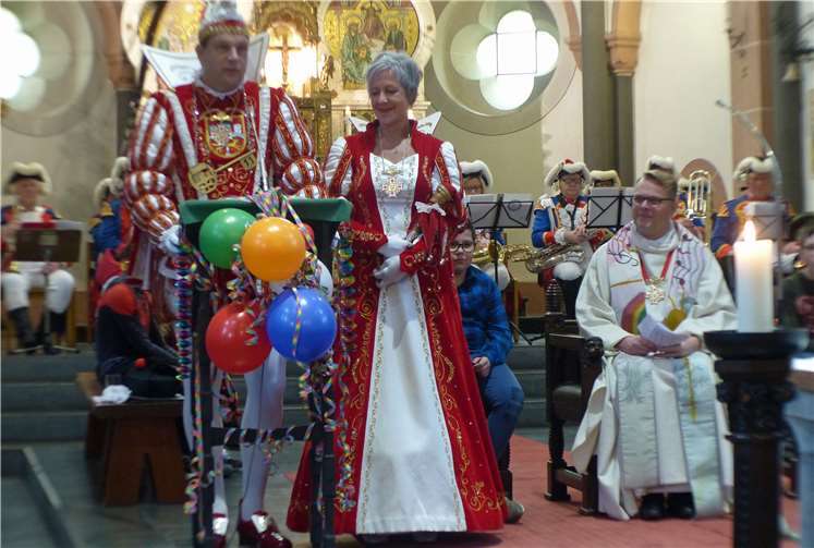 Das Prinzenpaar sprach von der Kanzel aus zu den Karnevalsmesse-Besuchern.Foto: -AB-