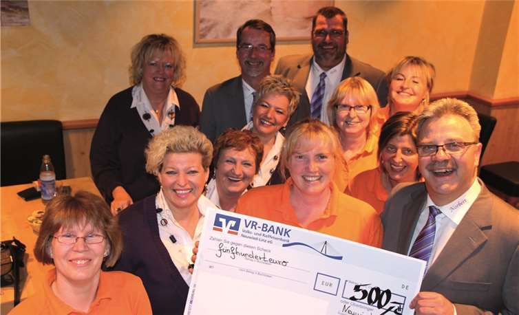 Das Prinzenteam 2013/ 2014 der Stadt Neuwied mit Petra Preißing und Mitarbeitern der Bäckerei.privat