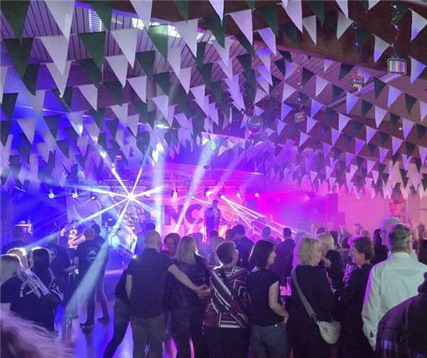 Tolle Stimmung und viel Spaß bei der 80er/90er Party Das Programmhighlight war die 80er/90er Party am Kirmessamstag.