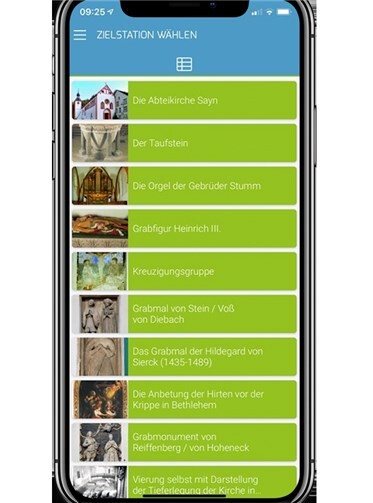 Das Projekt „DigiWalk“ basiert auf einer bereitgestellten Software, mit der über individualisierte QR-Codes Bilder und Textinhalte über die anzuschauenden Exponate und Stationen der historischen Abtei Sayn in Bendorf heruntergeladen werden können.