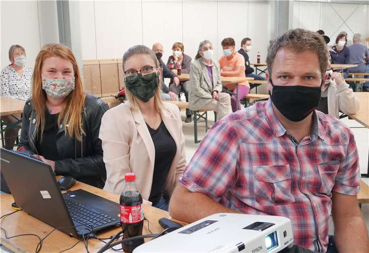 Das „Projektteam Adenau“ beim Kennlerntag für die Werkstattbeschäftigten (von links): Anna Dietzler (Fachdienst Rehabilitation), Esther Sulzer (Verwaltungsmitarbeiterin), Johannes Haubrich (Abteilungsleiter).
