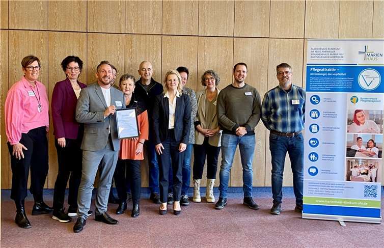 Das Projektteam freut sich über das Qualitätssiegel „pflegeattraktiv“.  Foto: Kerstin Schmitt