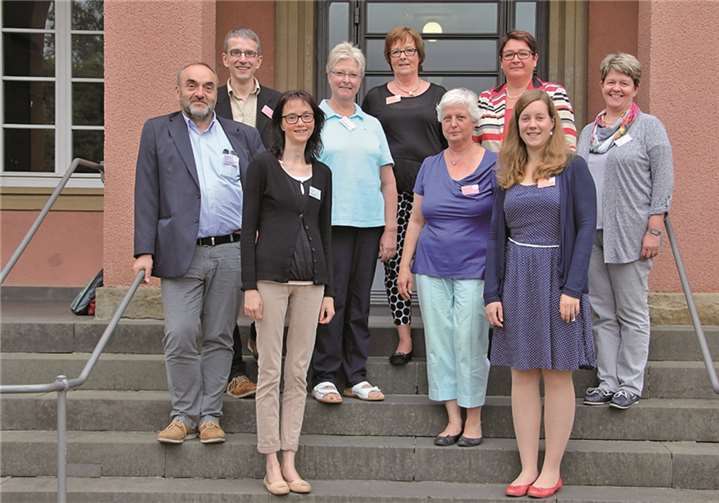 Das Projektteam vor dem Robert-Schuman-Haus in Trier.privat