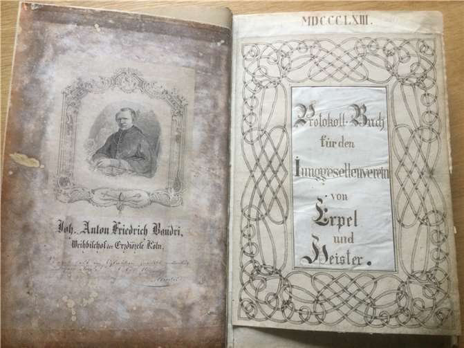 Das Protokollbuch beginnt mit einer Abschrift des Gründungsprotokolls vom 15. Dezember 1737 und endet im Jahre 1957 mit den Feierlichkeiten zur 220-Jahrfeier.  Foto: Ulrich Faßbender
