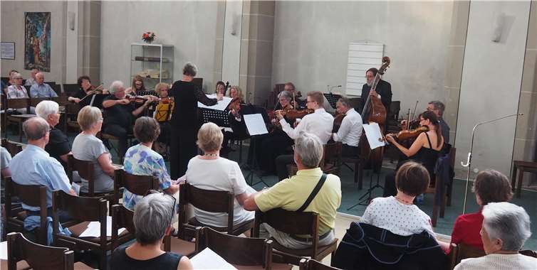 Das Publikum genießt das Konzert und erfreut sich an der aktiven Teilnahme durch mitsingen.Foto: privat