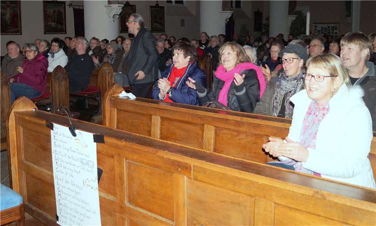 Das Publikum ging begeistert mit. Rhythmisches Klatschen und Singen waren erwünscht.