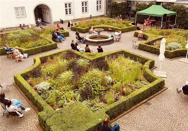 Das Publikum hörte genussvoll zu und war froh, endlich wieder eine Veranstaltung besuchen zu dürfen. Foto: Stadt Koblenz