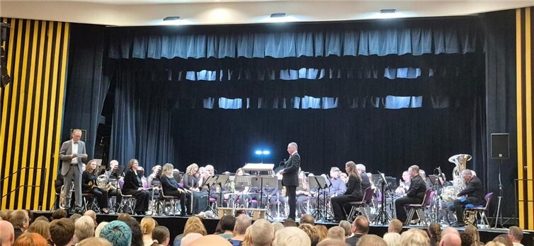 Das Publikum im gut besetzten Saal war von der ersten bis zur letzten Minute von der Musik gefesselt.