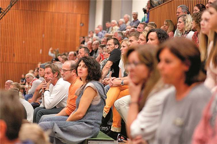 Das Publikum in der Sporthalle auf dem Mallendarer Berg war begeistert vom Tempospiel der Vallendarer Löwen.
