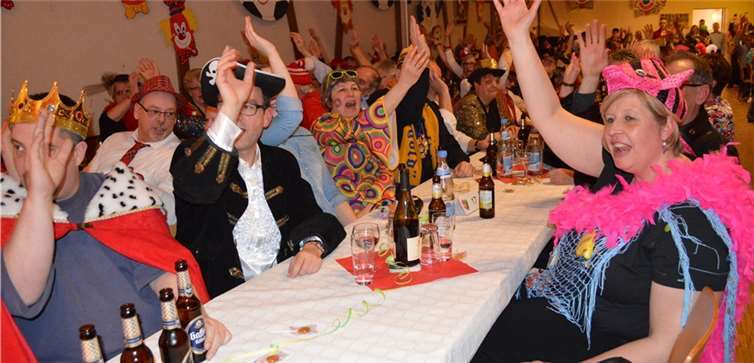 Das Publikum nahm begeistert teil an der Sitzung der Sportfreunde.