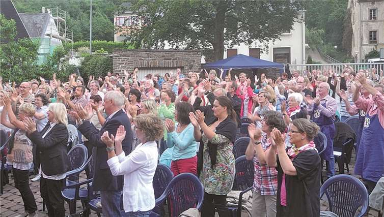 Das Publikum tanzte, sang und fühlte sich wohl bei den Klängen von Django Reinhardt and friends.privat