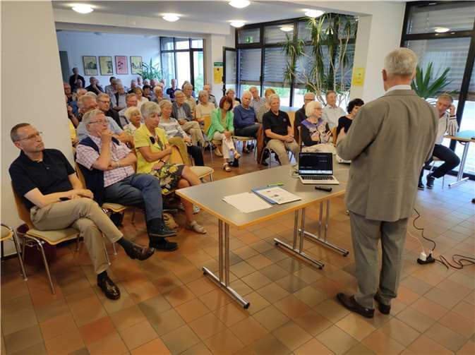 Das Publikum verfolgte gespannt dem Vortrag von General a.D. Jörg Vollmer.  Fotos: privat