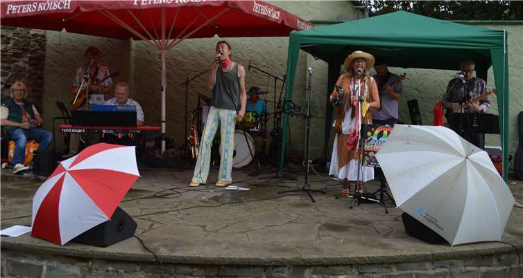 Das Publikum war begeistert vom Konzert der „Sixties United“. Foto: -ab-