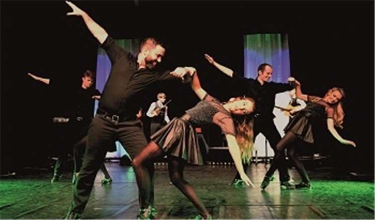 Das Publikum wird durch die zauberhafte Darbietung in eine enthusiastische Stimmung versetzt.privat