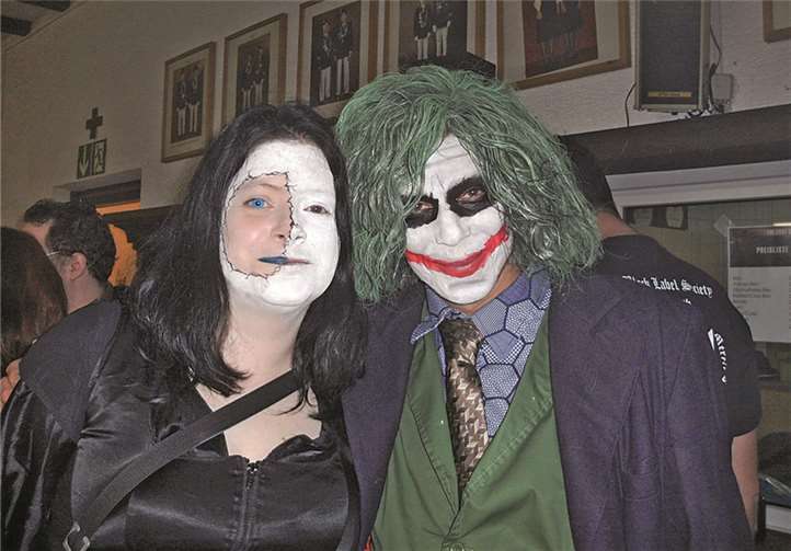 Das Publikum zeigte passend zu Halloween fantasievolle Outfits.