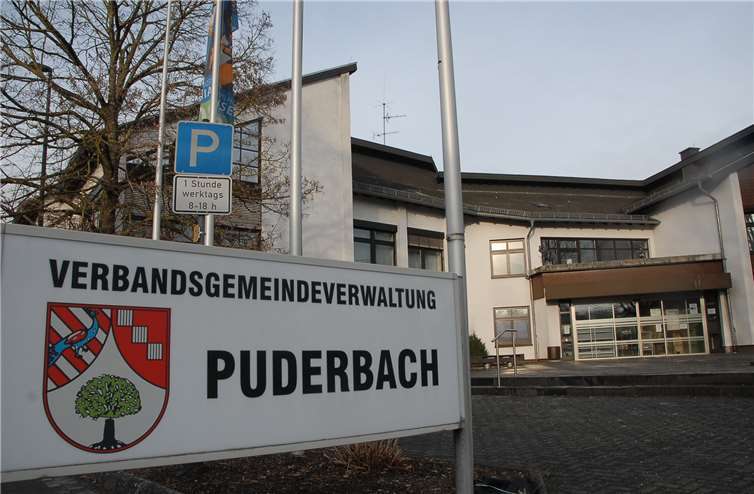 Das Puderbacher Rathaus, wo die Großvorhaben für 2019 organisiert werden, hat selbst Sanierungsbedarf. In diesem Jahr werden die Heizungsanlage und die Dachdämmung erneuert.