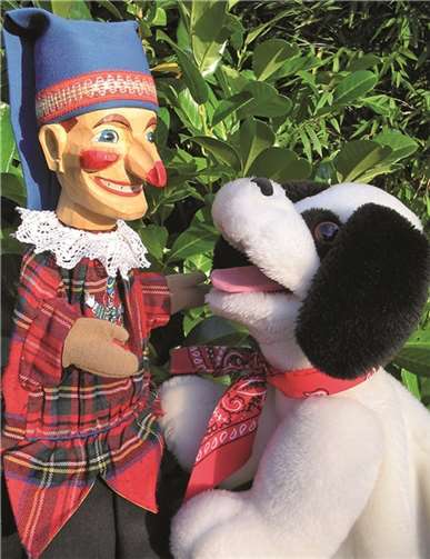 Das Puppenspiel „Kasper und die verhexte Hexe“ wird aufgeführt. privat