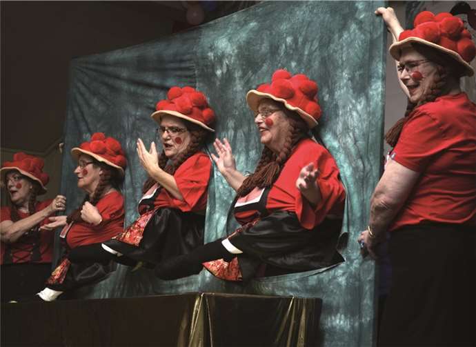 Das Puppentheater Schwarzwaldmarie wurde präsentiert von den Fidelen Möhnen.