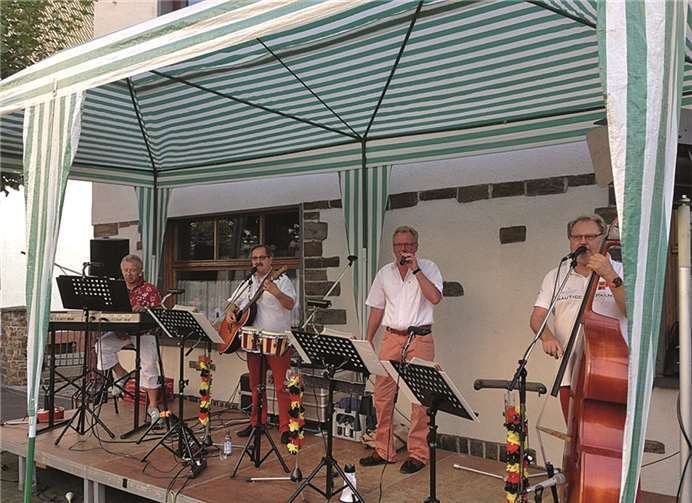 Das Quartett „Drei Nejer un en Bunn“ aus Bad Hönningen und Rheinbrohl spielt seit fast 25 Jahren zusammen.privat