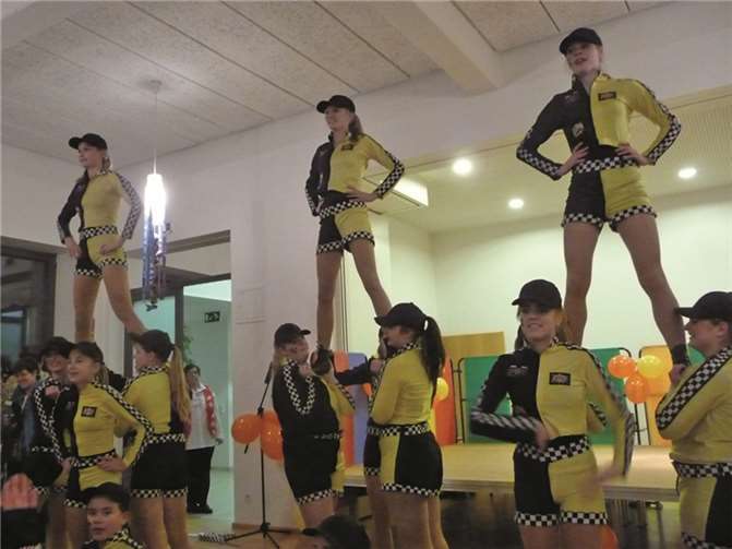 Das Racing-Team: die Jugendgruppe „Magic“ der Magic Dancers aus Remagen.verbreitete Rennatmosphäre.