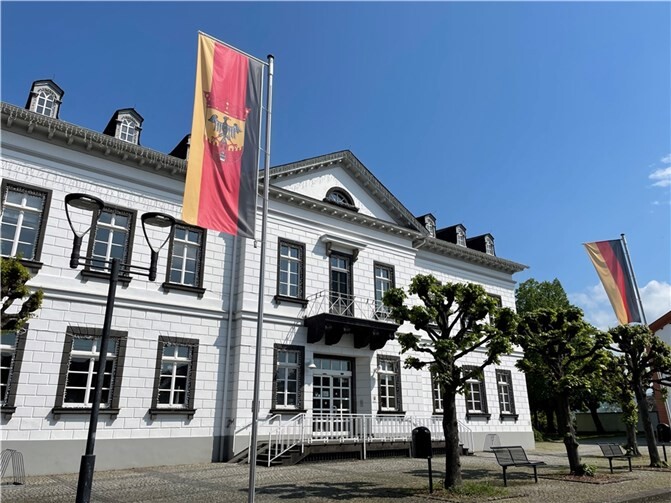 Das Rathaus am Kirchplatz in Sinzig.  Foto: ROB
