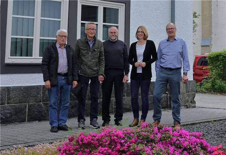 Das Redaktionsteam des Jahrbuchs 2024: Wolfgang Pantenburg, Theo Müller-Ehlen, Werner Dreschers, Verena Krämer, Arnold Hoffmann (es fehlt auf dem Foto: Richard Hammes)  Foto: Stadt Adenau