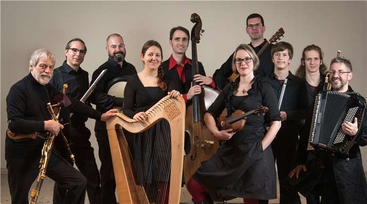 Das Reel Bach Consort besteht aus: Hubert Arnold: Cembalo, Akkordeon, Gesang; Ralph-Eric Berg: Kontrabass, Gesang; Nicolas Büscher:Whistles, Fiddle, Gesang; Alexander Froitzheim: Uilleann Pipes, Gesang; Tom Kannmacher: Uilleann Pipes, Flute, Gesang, 5-String-Banjo, Mandoline; Anna Lück: Harfe; Sabrina Palm: Fiddle; Andreas Schneider: Bodhrán, Gesang.  Reel Bach Consort