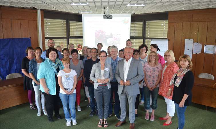 Das Regionale Netzwerks Kindeswohl und Frühe Hilfen der Verbandsgemeinde Bad Hönningen traf sich auf Einladung von Landrat Achim Hallerbach und dem Kreisjugendamt Neuwied zu einem Erfahrungs- und Informationsaustausch.Foto: Kreisverwaltung Neuwied