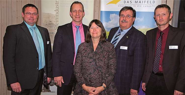 Das Regionalmanagement Maifeld-Pellenz wird noch bis Ende des Jahres mit EU-Geldern über das Land gefördert. Die letzte offizielle Veranstaltung fand in Saffig statt: (v.l.) Ortsbürgermeister Dirk Rohm, Bürgermeister Maximilian Mumm, Ministerin Ulrike Höfken, Bürgermeister Klaus Bell, Projektleiter Sven Lachmann.WPA