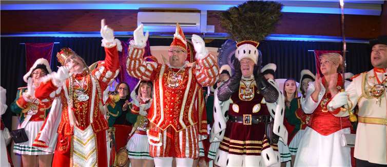 Das Remagener Dreigestirn Prinz Werner II. Efferz, Jungfrau Wilma Schwarz und Bauer Wolfgang Reisdorff. Fotos: AB