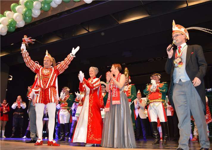 Das Remagener Prinzenpaar jubelte den Besuchern zu.