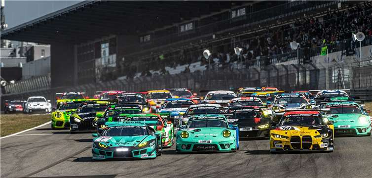 Das Rennen startet um 12 Uhr über die Distanz von sechs Stunden.  Copyright: Jochen Merkle/RacePicture.de