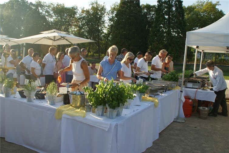 Das Restaurant Billas Novelle zauberte ein erstklassiges Grillbuffet.