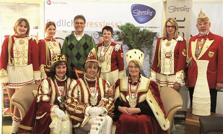 Das Rheinbacher Damendreigestirn fühlte sich bei Polsterhalle Burger in Rheinbach sichtlich wohl. STEIN