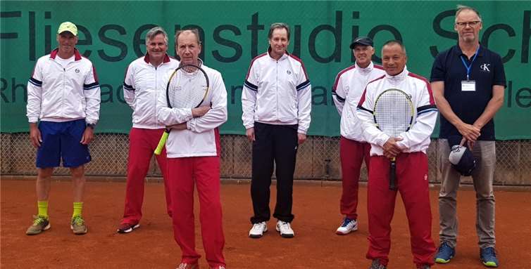 Das Rheinbacher Team vom TCSpRW mit Mannschaftsführer Karl Heinz Kremer (1. v.r.).Fotos: Privat