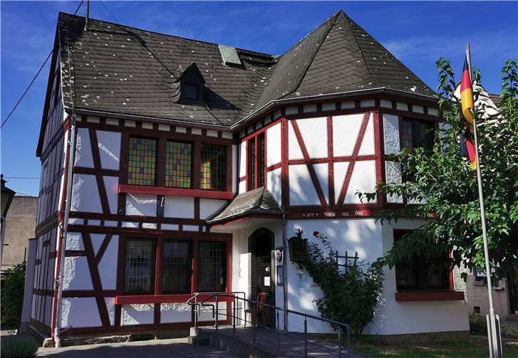 Das Rheinbrohler Rathaus Gertrudenhof präsentiert sich in neuem Glanz. Fotos: STUKO