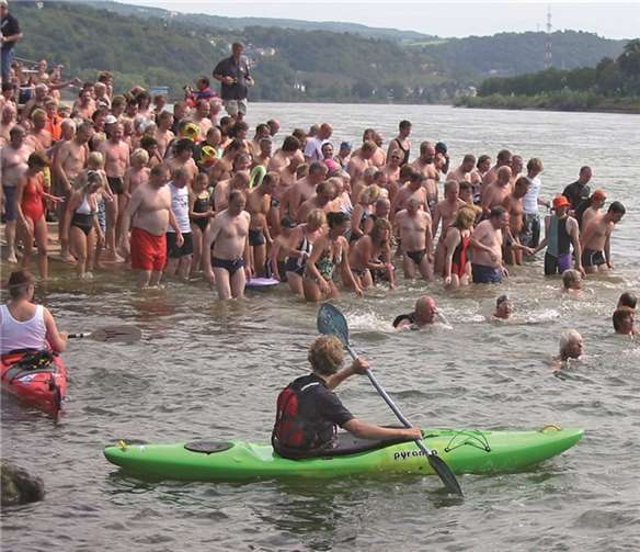 Das Rheinschwimmen von Erpel nach Unkel ist in den vergangenen Jahren zu einem festen Bestandteil der Club-Aktivitäten geworden.Privat