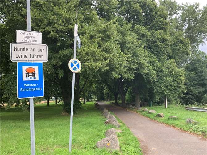 Sinzig: Bitte keinen Müll an Wirtschaftswegen abladen! Das Rheinufer ist Sinzig. Foto: ROB