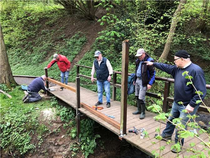 Das Rhenser Teichteam in Aktion. Foto: privat