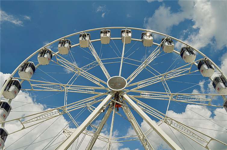 Das Riesenrad zählt zu den bewährten, klassischen Fahrgeschäften.  Foto: Franz-Josef Dehenn