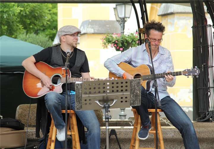 Das Rock-Duo „Marc & Monty“ bringt Rock- und Popkultur in den Winzerhof. Foto: privat
