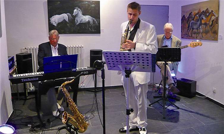 Das Rocking Chair Trio ist ein gern gesehener Gast im Alten Arresthaus. Regelmäßig begleiten die drei Musiker Vernissagen. Nun stellen sie gemeinsam mit der Künstlergemeinschaft Augstmühle die 4. Jazz Arts Veranstaltung auf die Beine. privat