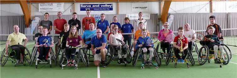 Das Rollitennis-Aktiv-Wochenende in Windhagen etabliert sich immer mehr zu einer festen Größe im Veranstaltungskalender, und das weit über die Region hinaus. Fotos: Michaela Soost und Anja Drieling
