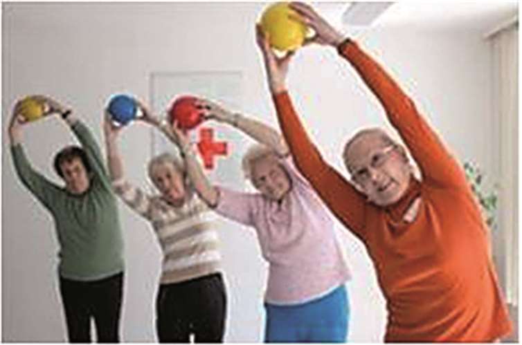 Das Rote Kreuz bietet verschiedene Fitnessprogramme speziell für Senioren an. Der Kreisverband Mayen-Koblenz sucht dafür noch Übungsleiter. privat