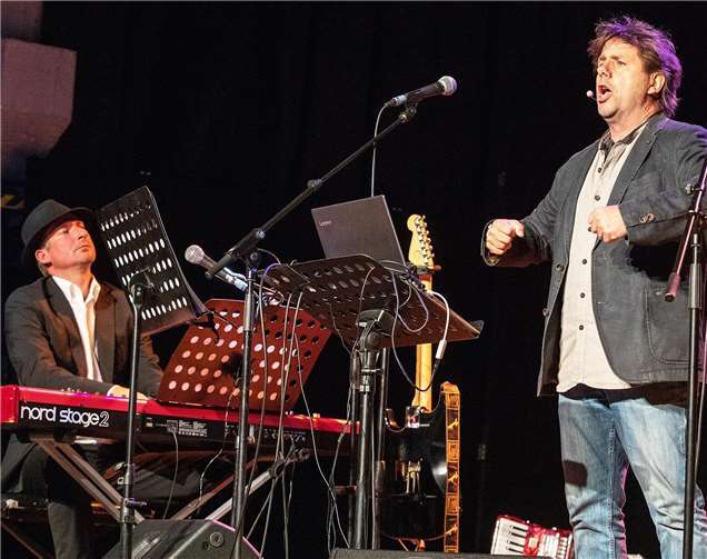 Das Rudelsing-Team, bestehend aus Jörg Siewert (re.) und Steffen Walter (li.), lädt gemeinsam mit dem Jungen Chor Plaidt zum ersten Rudelsingen nach Plaidt ein. privat